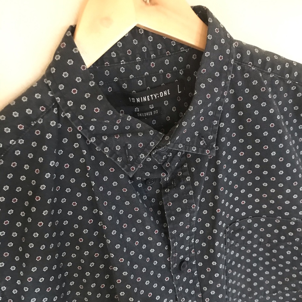 Button down size large - Picture 2 of 3